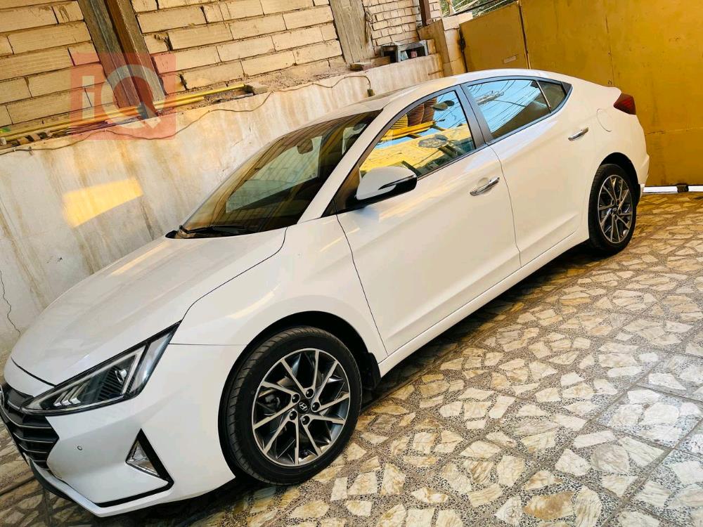هیوندای ئەلەنترا